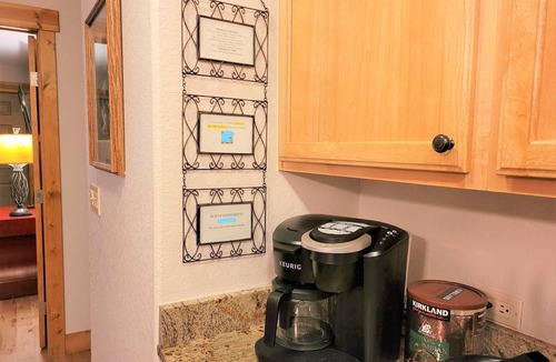Downtown Steamboat Springs Condo | DowntownFun! A/C shufflebrd Xbox Pacman StepsFmSkiBus Near Rodeo and Yampa River