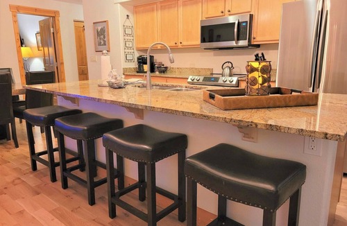 Downtown Steamboat Springs Condo | DowntownFun! A/C shufflebrd Xbox Pacman StepsFmSkiBus Near Rodeo and Yampa River