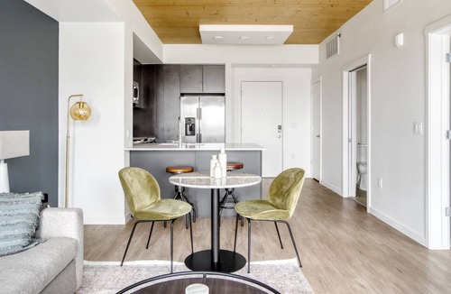West Colfax Apartment | Dreamy Sloan's Lake 1BR w/ Roof Deck, Gym & W/D, by Blueground