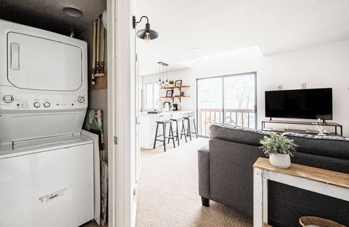 Greenwood Village Condo | DTC One Bed Condo, Pool, Gym, Comfort