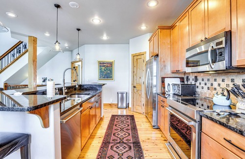 Frisco House | Dtwn Frisco Home w/Mtn View, 11 Mi to Ski Breck!