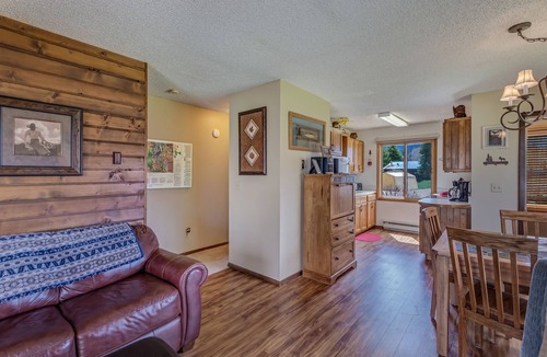 Clark Cabin | Eagle's Nest - 2 bedroom, 2 bath cabin on the Elk River with river views
