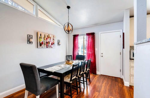 Littleton House | ★ Easy Check-in ★ By Downtown Littleton ★ Full Kitchen ★
