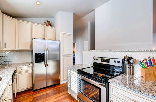 Littleton House | ★ Easy Check-in ★ By Downtown Littleton ★ Full Kitchen ★