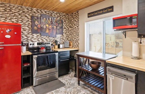 Barths Apartment | Eclectic APT in Urban Wheat Ridge- Rooftop Deck!