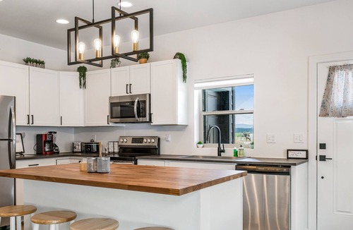 Pagosa Springs House | Eco-Friendly Home in a Lakefront Community - Walk to Dining & Shopping