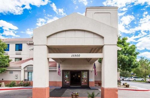 Aurora Cabin | Econo Lodge Denver International Airport