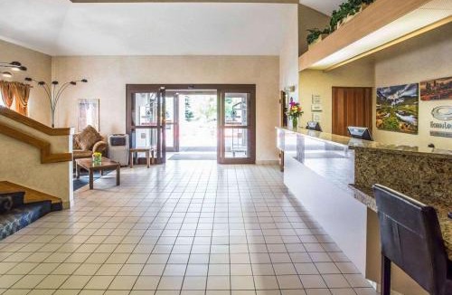 Aurora Cabin | Econo Lodge Denver International Airport