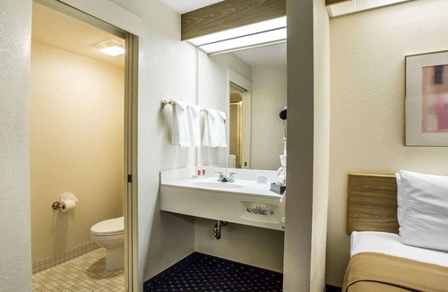 Aurora Hotel | Econo Lodge Denver International Airport