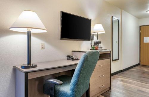 Pueblo Cabin | Econo Lodge Pueblo North