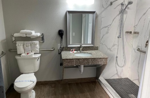 Old North End Hotel | Econo Lodge