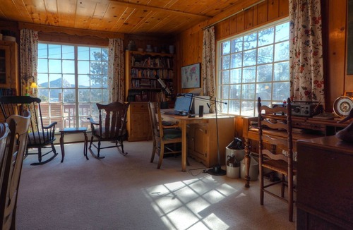 Estes Park Cabin | Edelweiss Mountain Haus - Charming Hilltop Cabin - Walk to Downtown Estes Park -- EV #3386