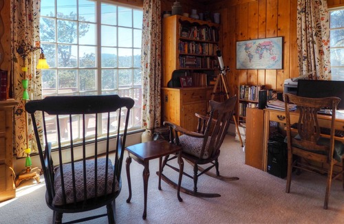 Estes Park Cabin | Edelweiss Mountain Haus - Charming Hilltop Cabin - Walk to Downtown Estes Park -- EV #3386