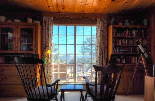 Estes Park Cabin | Edelweiss Mountain Haus - Charming Hilltop Cabin - Walk to Downtown Estes Park -- EV #3386