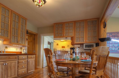 Estes Park Cabin | Edelweiss Mountain Haus - Charming Hilltop Cabin - Walk to Downtown Estes Park -- EV #3386