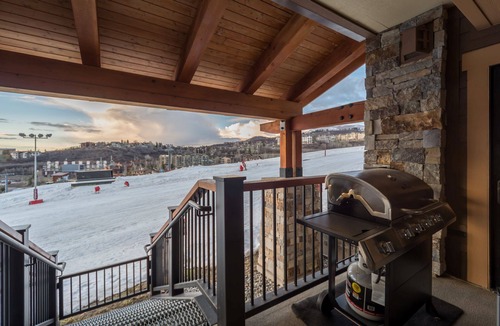 Steamboat Springs Condo | Edgemont 2305 Luxury Mountain Condo with Backdoor Ski Access!