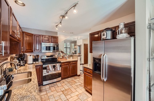 Edwards House | Edwards Townhome - Access to Tennis Courts, Pickle Ball, Pool, Gym, and HOA Hiking Trail