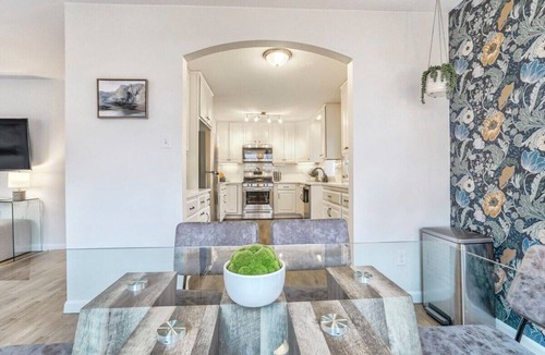 Broadmoor House | El Sereno Ascent! Pet-Friendly Executive Home