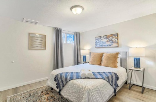 Broadmoor Apartment | El Sereno Bungalow Pet-Friendly Ivywild Flat