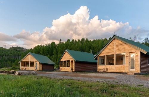 Paonia Cabin | Electric Mountain Lodge: Mountain Views/Restaurant/Bar/Events/Snowmobiles | 2