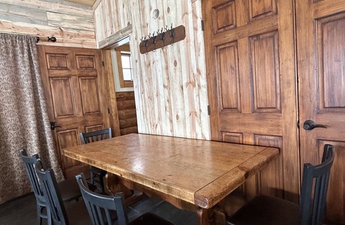 Paonia Cabin | Electric Mountain Lodge: Mtn Views, Restaurant, Bar, Events, Rentals | Bunkhouse