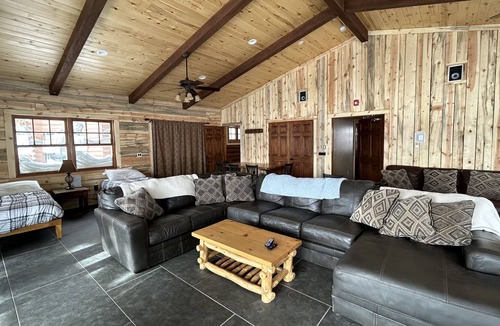 Paonia Cabin | Electric Mountain Lodge: Mtn Views, Restaurant, Bar, Events, Rentals | Bunkhouse