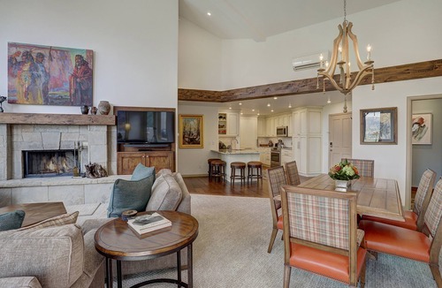 Edwards Condo | Elegant 2 BR Condo - Walk to Chairlift!
