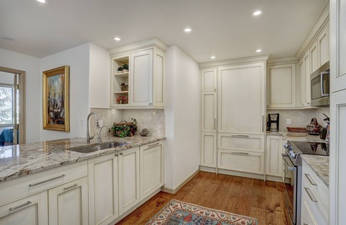 Edwards Condo | Elegant 2 BR Condo - Walk to Chairlift!