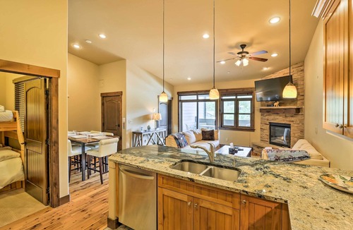 Frisco Condo | Elegant Frisco Condo w/Private Hot Tub & Views!
