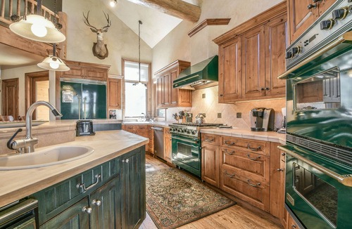 Keystone House | Elegant Lodge with Panoramic Views, Hot Tub onsite