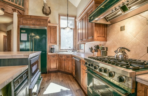 Keystone House | Elegant Lodge with Panoramic Views, Hot Tub onsite