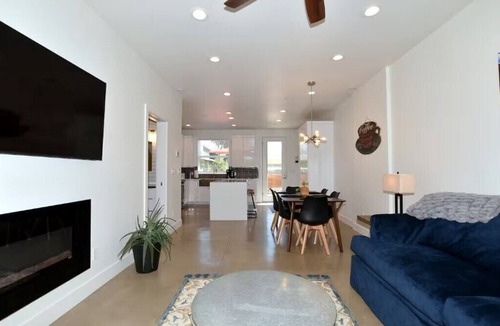 Old Town North House | Elegant Mountain Haven | King Bed & Fireplaces