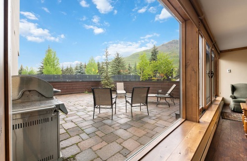 Vail House | Elegant Mountain Retreat