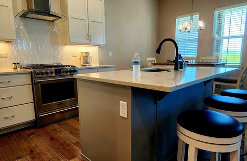 Loveland House | Elevated Elegance -> 1st-floor Master -> Super Hosts with Rave Reviews!