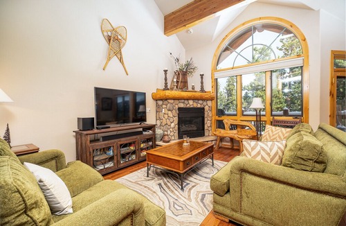 Four O'Clock House | Elk Ridge 430 Townhome: Hot Tub, Easy Access to Shuttle/Skiing!