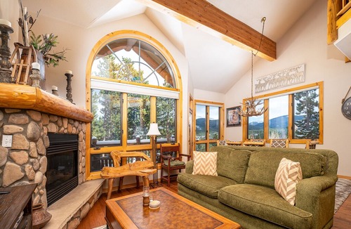 Four O'Clock House | Elk Ridge 430 Townhome: Hot Tub, Easy Access to Shuttle/Skiing!