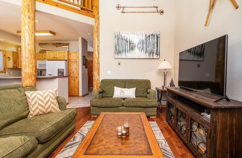 Four O'Clock House | Elk Ridge 430 Townhome: Hot Tub, Easy Access to Shuttle/Skiing!