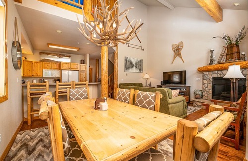 Four O'Clock House | Elk Ridge 430 Townhome: Hot Tub, Easy Access to Shuttle/Skiing!