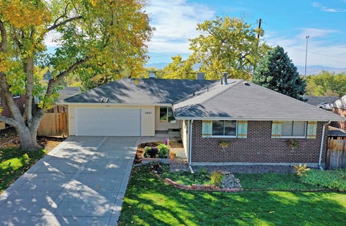 Southeast House | Enchanting Upper Unit with City Charm