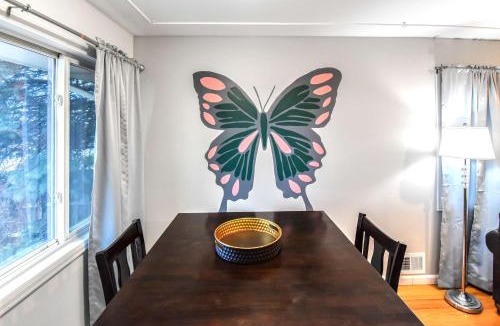 Southeast House | Enchanting Upper Unit with City Charm