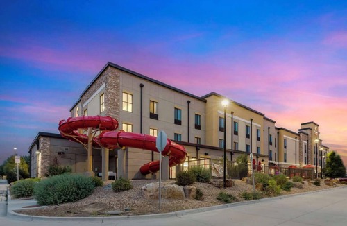 Loveland House | Enjoy Adventure at 4 Family-Friendly Suites Near Chapungu Sculpture Park