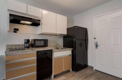Centennial House | Enjoy an extended stay in the Denver metro area!