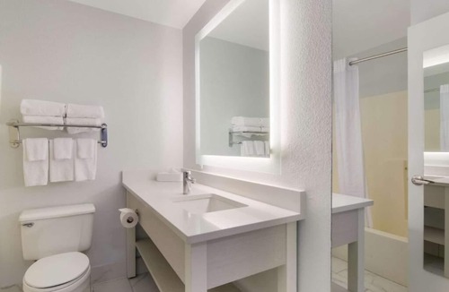 Centennial House | Enjoy an extended stay in the Denver metro area!