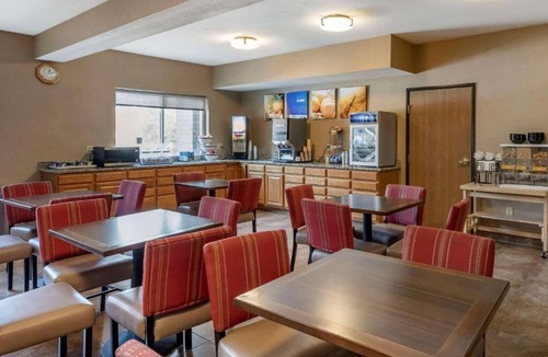 Wheat Ridge Apartment | Enjoy convenient, modern amenities in Wheat Ridge