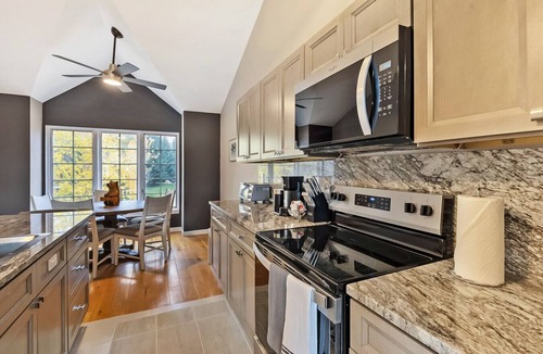 Edwards House | Enjoy this recently remodeled, pet friendly townhouse in Edwards, CO