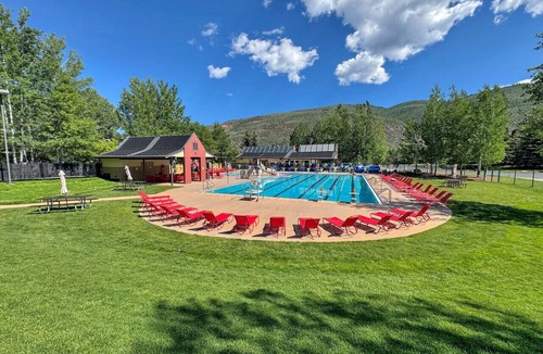 Eagle-Vail House | Enjoy this Spacious Pet Friendly Townhome Minutes from Vail & Beaver Creek