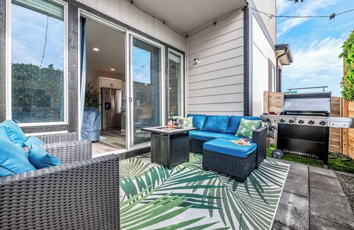 Dupont House | Entertainment Oasis 4BR w/Home Theater & Game Room