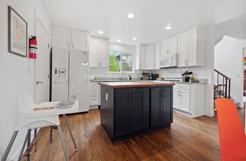 Westminster House | Entire Family Home: 2 KING Beds, Golf Course, BBQ, and Movie Room