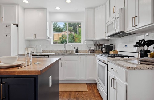 Westminster House | Entire Family Home: 2 KING Beds, Golf Course, BBQ, and Movie Room