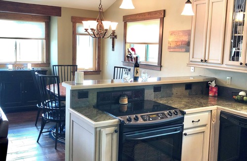 Oak Creek House | Entire Home/Picturesque Mtn Getaway